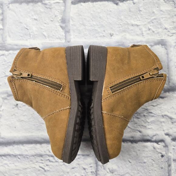 OshKosh B'Gosh Tan Faux Suede Booties Shoes Fringe size 6 Baby Girl's Lug Sole - Picture 3 of 15